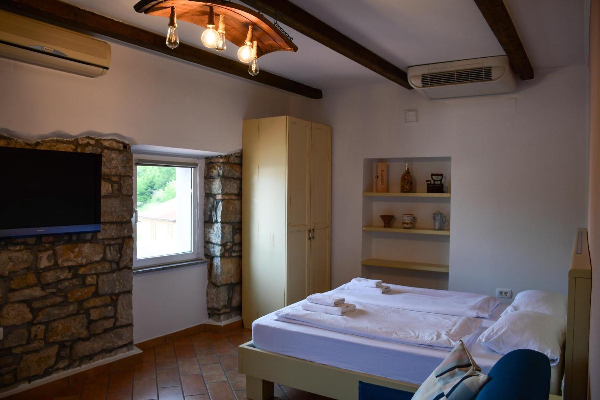 Razman Wine Rooms Gračišče Buitenkant foto