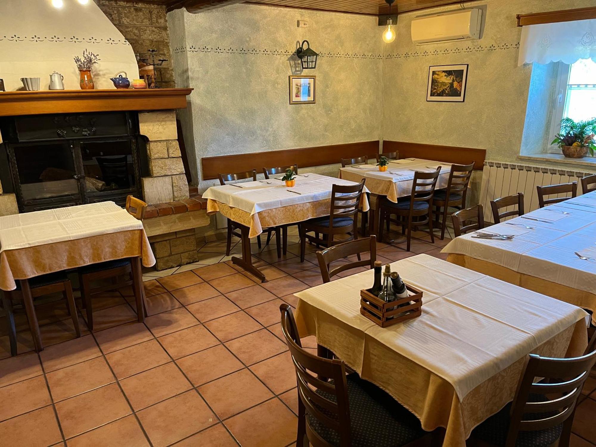 Razman Wine Rooms Gračišče Buitenkant foto