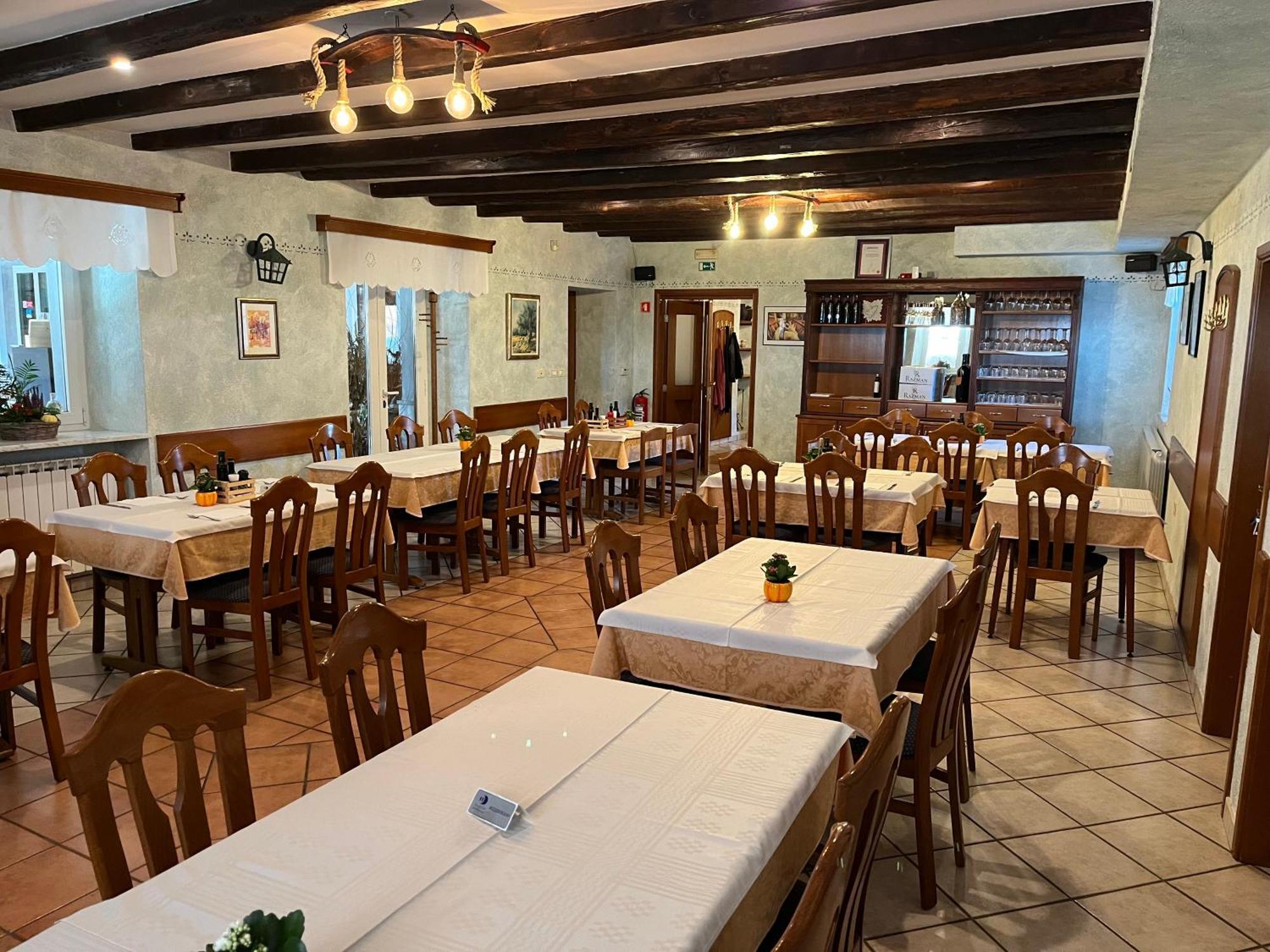 Razman Wine Rooms Gračišče Buitenkant foto